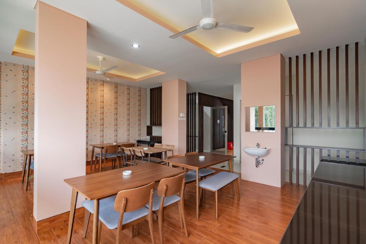 Reddoorz Plus @ Cirebon City Center Exterior photo